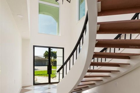 Villa ou maison à vendre à Saint Petersburg, Floride: 5 chambres, 403.57 m2 № 2137380 - photo 8