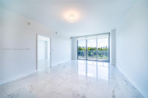 Condo in North Miami Beach, Florida, 2 bedrooms  № 1864813 - photo 4