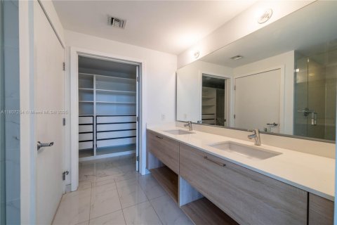 Condo in North Miami Beach, Florida, 2 bedrooms  № 1864813 - photo 24