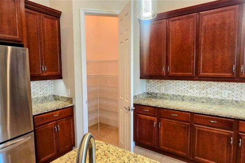 Touwnhouse à louer à Poinciana, Floride: 3 chambres, 256.5 m2 № 2414881 - photo 12