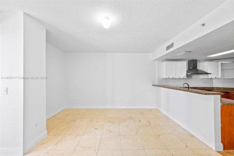 Condo in Miami, Florida, 1 bedroom  № 1788583 - photo 5