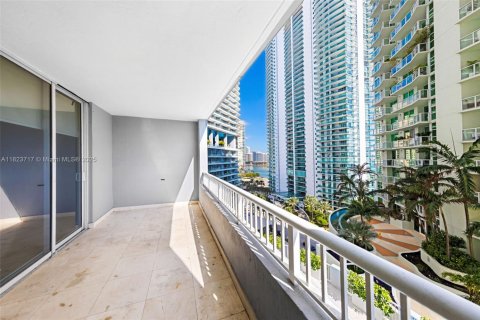 Condo in Miami, Florida, 1 bedroom  № 1788583 - photo 19