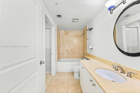Condo in Miami, Florida, 1 bedroom  № 1788583 - photo 16
