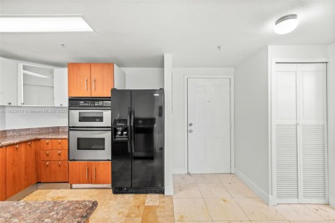 Condo in Miami, Florida, 1 bedroom  № 1788583 - photo 9