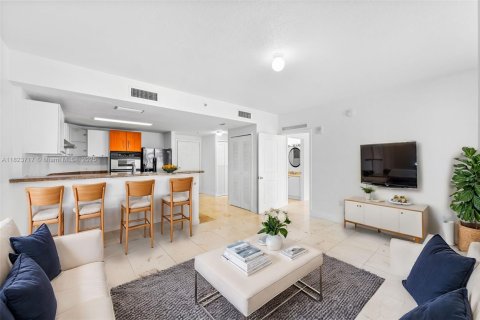 Condo in Miami, Florida, 1 bedroom  № 1788583 - photo 1