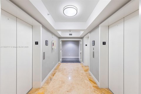 Condo in Miami, Florida, 1 bedroom  № 1788583 - photo 20