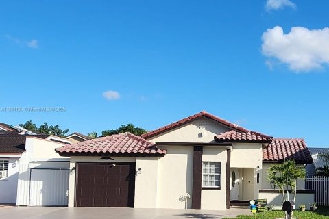 Villa ou maison à vendre à Miami, Floride: 4 chambres, 129.69 m2 № 1839340 - photo 1
