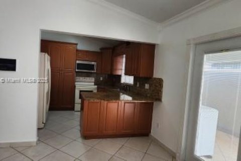 Villa ou maison à vendre à Miami, Floride: 4 chambres, 129.69 m2 № 1839340 - photo 3