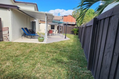 Villa ou maison à vendre à Miami, Floride: 4 chambres, 129.69 m2 № 1839340 - photo 15