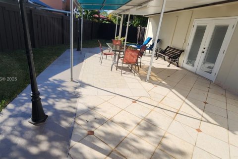 Villa ou maison à vendre à Miami, Floride: 4 chambres, 129.69 m2 № 1839340 - photo 10