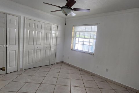 Villa ou maison à vendre à Miami, Floride: 4 chambres, 129.69 m2 № 1839340 - photo 4