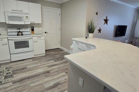 House in The Villages, Florida 2 bedrooms, 106.65 sq.m. № 2220698 - photo 5