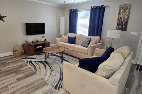 House in The Villages, Florida 2 bedrooms, 106.65 sq.m. № 2220698 - photo 9
