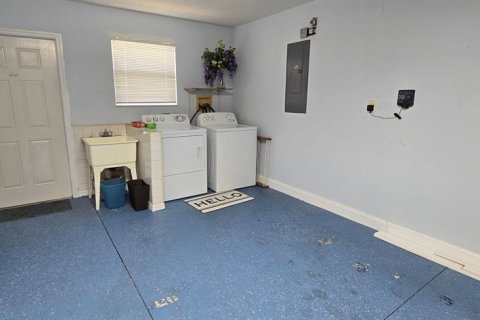 House in The Villages, Florida 2 bedrooms, 106.65 sq.m. № 2220698 - photo 15