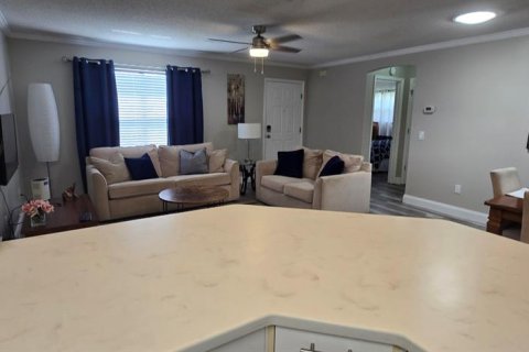 House in The Villages, Florida 2 bedrooms, 106.65 sq.m. № 2220698 - photo 6