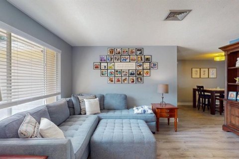 House in Largo, Florida 3 bedrooms, 178.47 sq.m. № 2403704 - photo 6