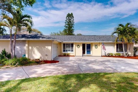 House in Largo, Florida 3 bedrooms, 178.47 sq.m. № 2403704