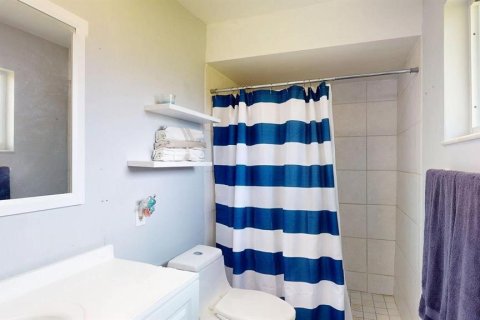 House in Largo, Florida 3 bedrooms, 178.47 sq.m. № 2403704 - photo 29