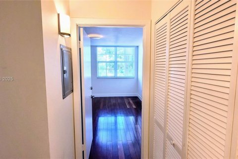 Condo in Aventura, Florida, 2 bedrooms  № 1954068 - photo 22