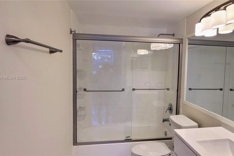 Condo in Aventura, Florida, 2 bedrooms  № 1954068 - photo 19
