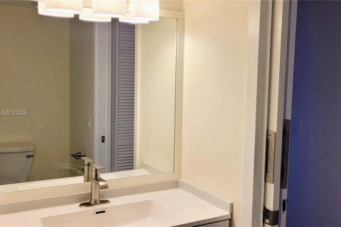 Condo in Aventura, Florida, 2 bedrooms  № 1954068 - photo 23
