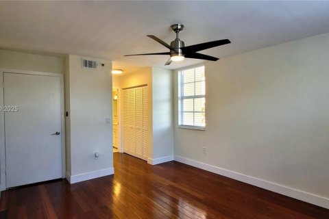 Condo in Aventura, Florida, 2 bedrooms  № 1954068 - photo 15