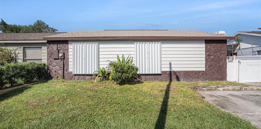 Casa en Brandon, Florida 3 dormitorios, 142.98 m2 № 1914605