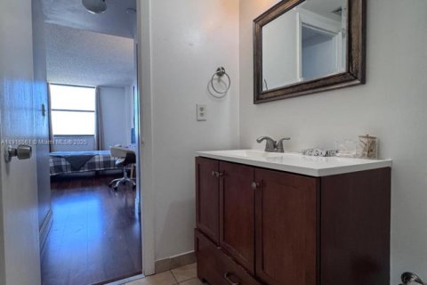Condo in North Miami, Florida, 1 bedroom  № 1971136 - photo 5