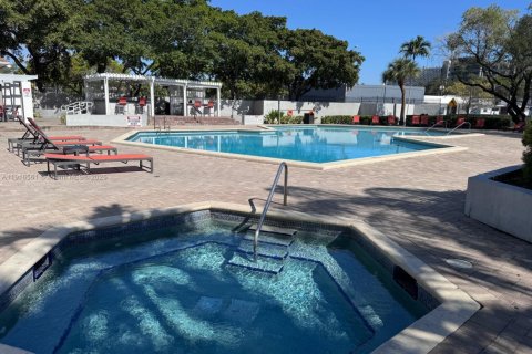 Condo in North Miami, Florida, 1 bedroom  № 1971136 - photo 14