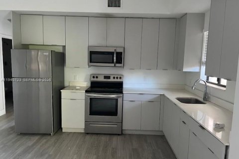 Apartamento en alquiler en Miami, Florida, 1 dormitorio, 69.68 m2 № 1997772 - foto 6