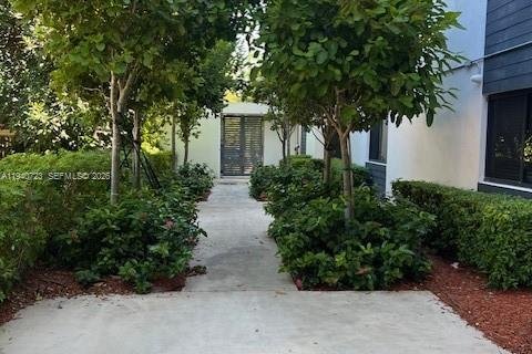 Apartamento en alquiler en Miami, Florida, 1 dormitorio, 69.68 m2 № 1997772 - foto 4