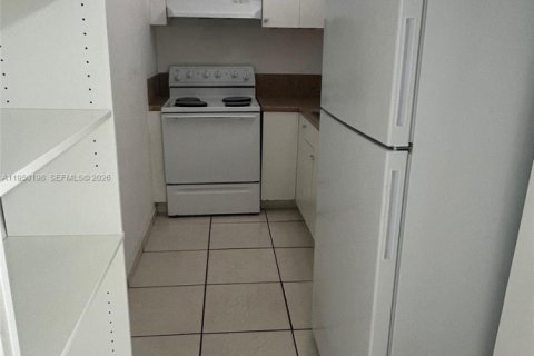 Copropriété à louer à Miami, Floride: 2 chambres, 73.67 m2 № 2009291 - photo 3