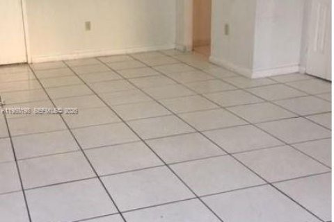 Copropriété à louer à Miami, Floride: 2 chambres, 73.67 m2 № 2009291 - photo 2