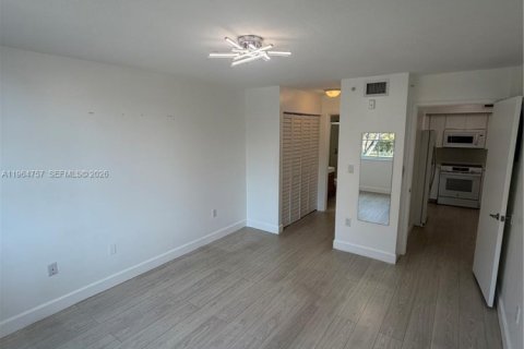 Condo in Doral, Florida, 2 bedrooms № 2026071 - photo 25