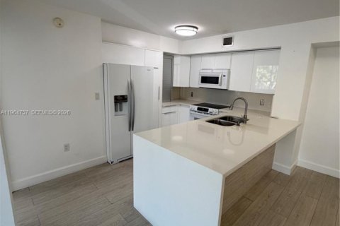 Condo in Doral, Florida, 2 bedrooms № 2026071 - photo 5