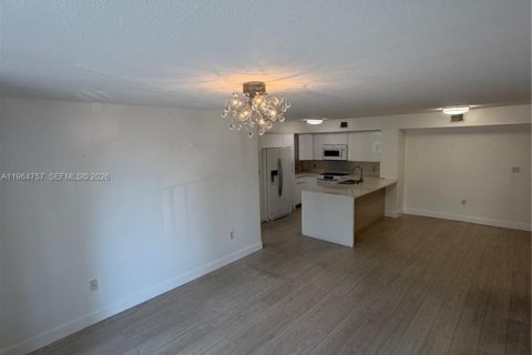 Condo in Doral, Florida, 2 bedrooms № 2026071 - photo 19