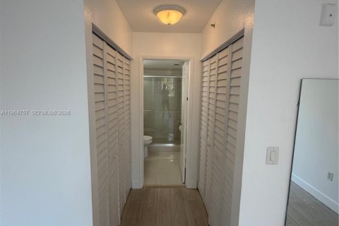 Condo in Doral, Florida, 2 bedrooms № 2026071 - photo 26