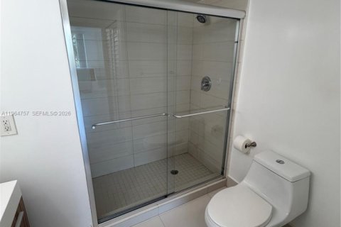 Condo in Doral, Florida, 2 bedrooms № 2026071 - photo 13