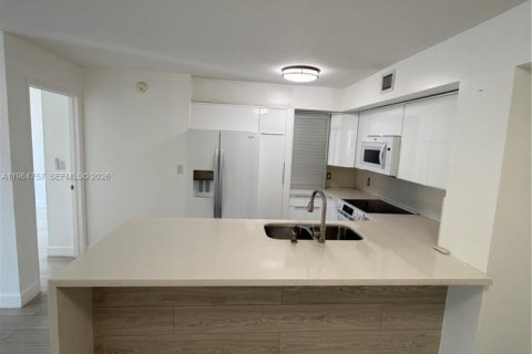Condo in Doral, Florida, 2 bedrooms № 2026071 - photo 4