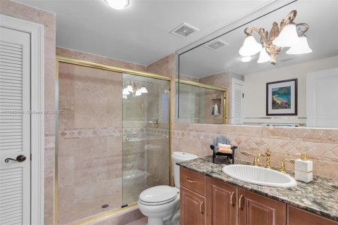 House in Key Largo, Florida 4 bedrooms, 390.56 sq.m. № 1923634 - photo 28