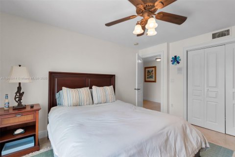 House in Key Largo, Florida 4 bedrooms, 390.56 sq.m. № 1923634 - photo 27