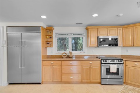 House in Key Largo, Florida 4 bedrooms, 390.56 sq.m. № 1923634 - photo 18