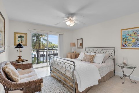 House in Key Largo, Florida 4 bedrooms, 390.56 sq.m. № 1923634 - photo 21