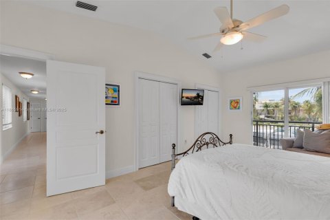 House in Key Largo, Florida 4 bedrooms, 390.56 sq.m. № 1923634 - photo 30