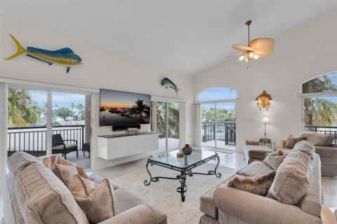 House in Key Largo, Florida 4 bedrooms, 390.56 sq.m. № 1923634 - photo 14
