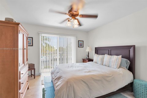 House in Key Largo, Florida 4 bedrooms, 390.56 sq.m. № 1923634 - photo 26