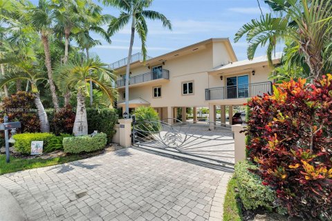 House in Key Largo, Florida 4 bedrooms, 390.56 sq.m. № 1923634 - photo 3