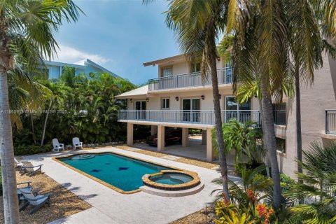 House in Key Largo, Florida 4 bedrooms, 390.56 sq.m. № 1923634 - photo 6