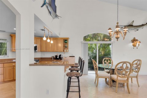 House in Key Largo, Florida 4 bedrooms, 390.56 sq.m. № 1923634 - photo 20