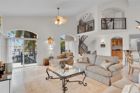 House in Key Largo, Florida 4 bedrooms, 390.56 sq.m. № 1923634 - photo 11